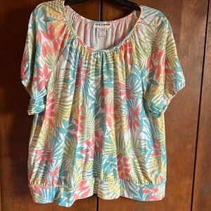 Very summer-y! And comfy. Woman’s blouse. Size 2X.